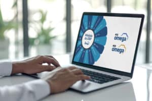 pessoa digitando no notebook e fazendo gestão de obrigações legais na empresa